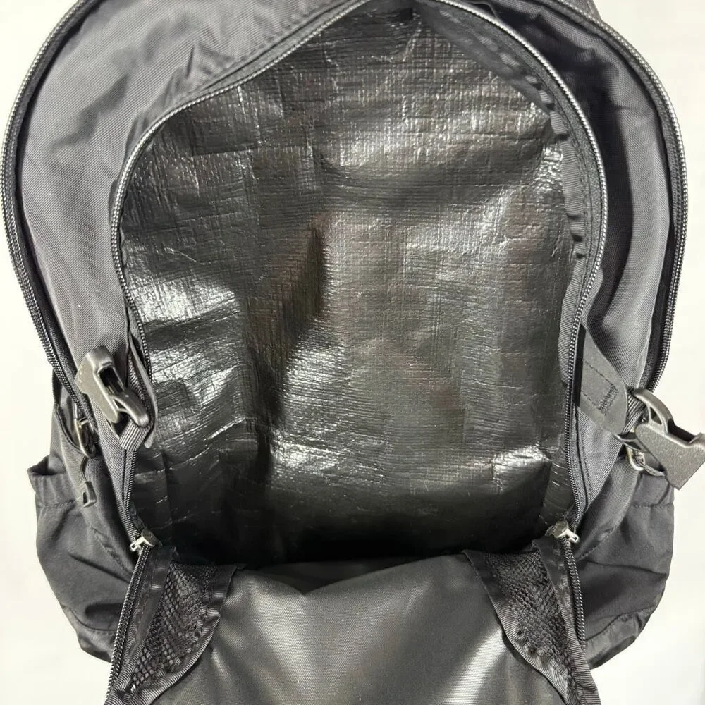 Patagonia black backpack atacama 28L 17x11x7” - Picture 3 of 9